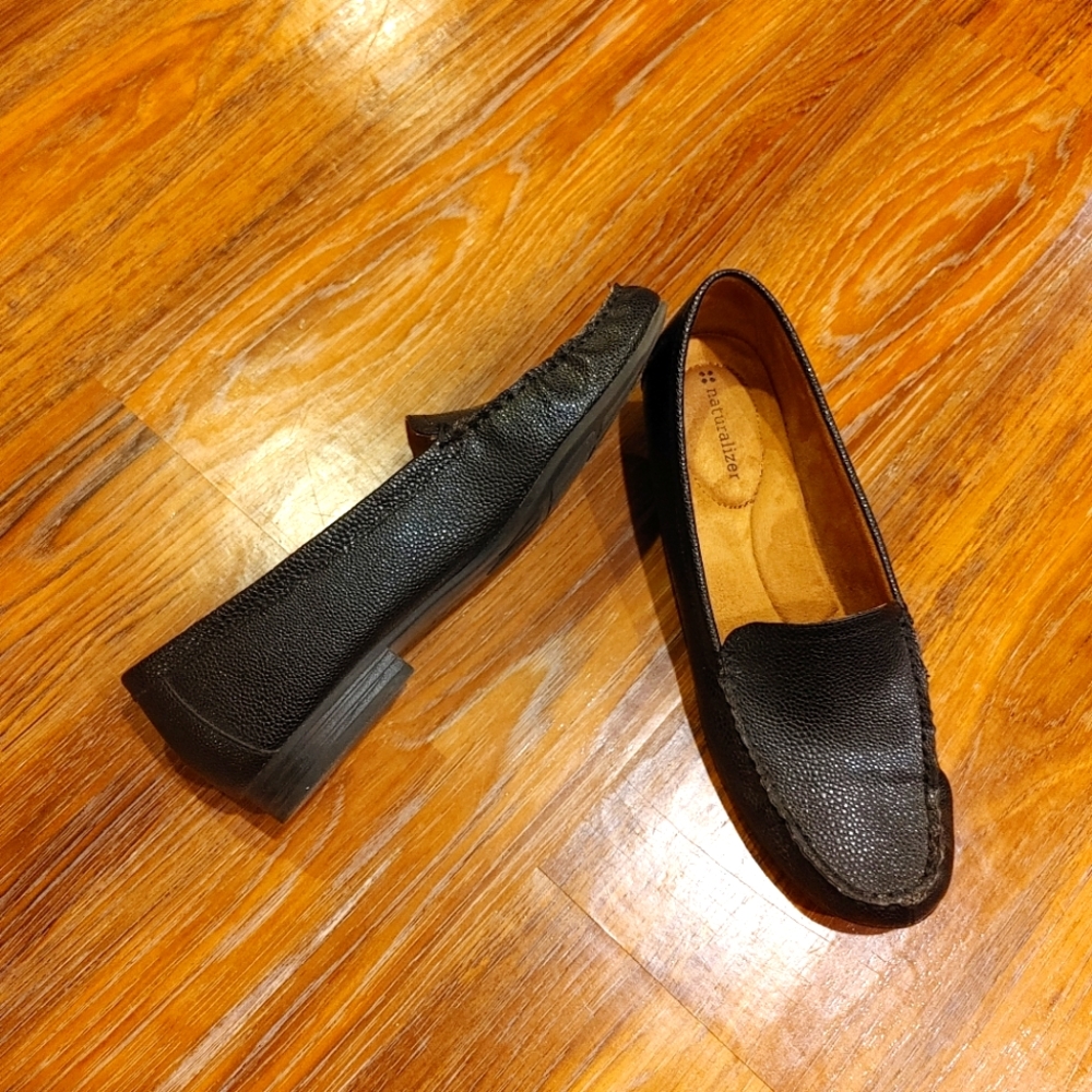 Gently used Naturalizer Sz. 9N Black Slip-on Shoe with 3/4" heel